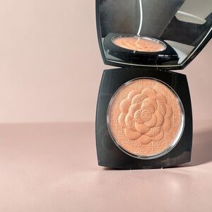 CHANEL Illuminating Highlighter Powder — Warm Gold